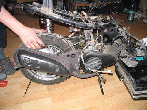 Как снять двигатель со скутера