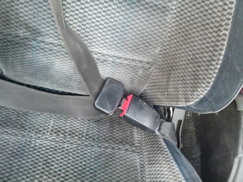 Ремень безопасности передних сидений. Крепление ремень безопасности МТЗ 82. 2108 Ремни безопасности передние. Крепеж ремня безопасности задняя 2108. Кронштейн ремней безопасности 2108.