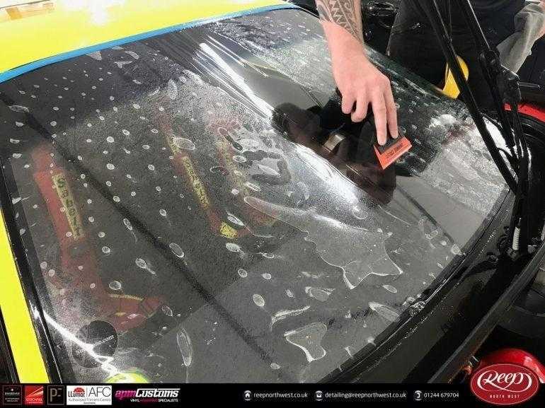 Ремонт сколов на лобовом стекле автомобиля
