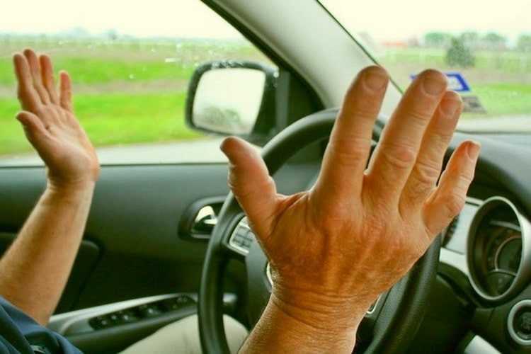 Почему тянет руль вправо или влево при движении: основные причины